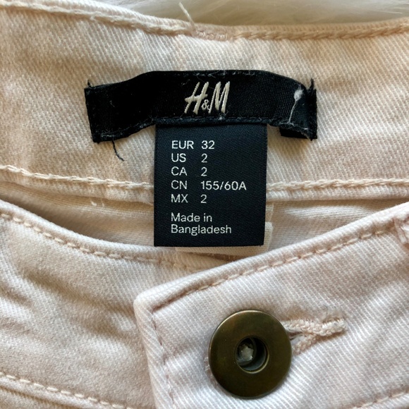 [97] H&M Light Pink Stretchy Denim Shorts - Picture 4 of 5